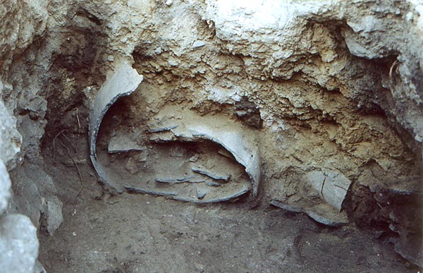 Crushed terracotta jar, 10th century BC (photo #p39)